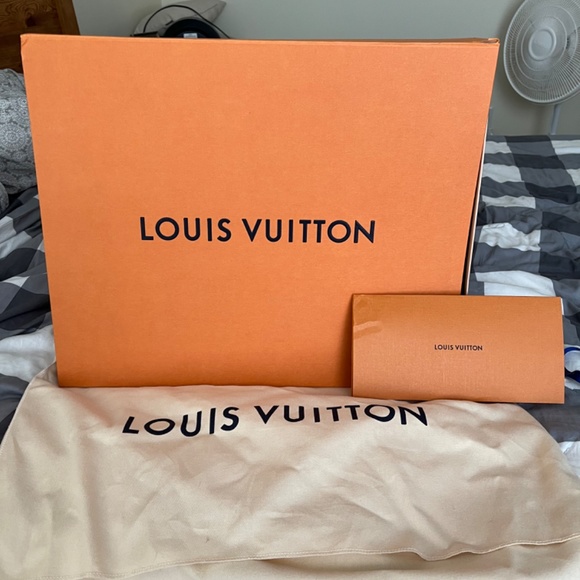 Authentic Graceful MM - Picture 10 of 10